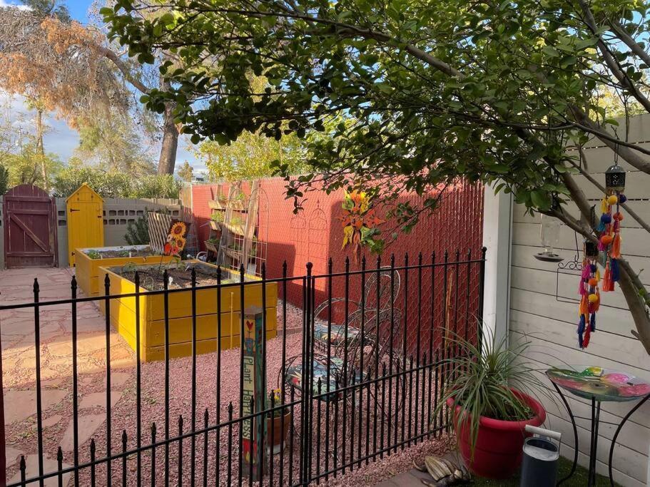 Encanto Cactus Flower Casita 凤凰城 外观 照片